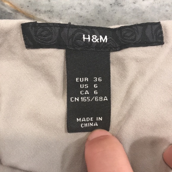 Vintage Pleated Kaki Shorts - Picture 4 of 4